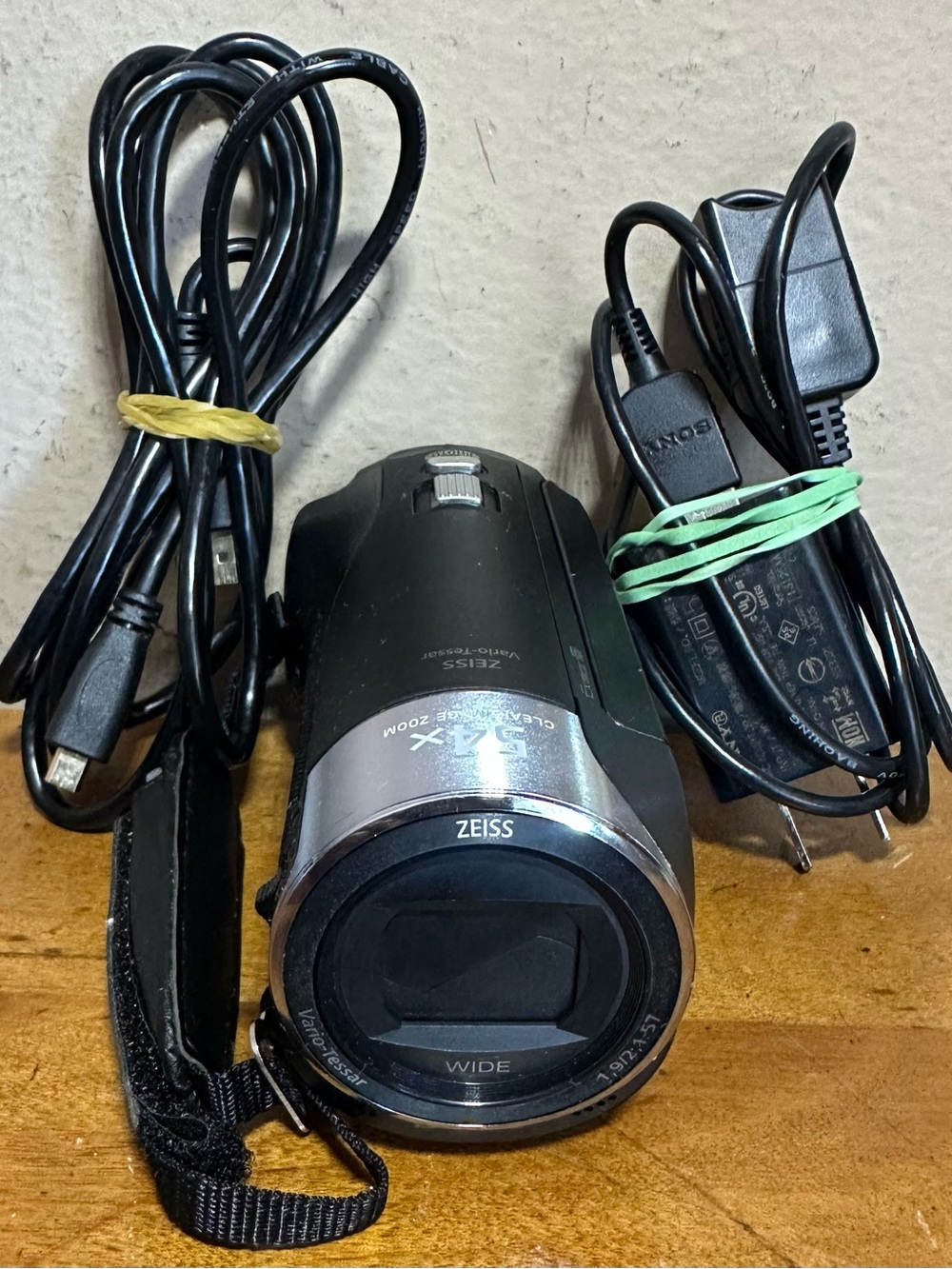 Sony HDR-CX240 Full 1080 HD 9.2MP Flash Memory Video Handycam Camcorder Recorder